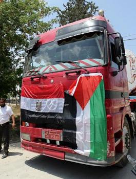 ادخال شاحنات وقود الى غزة عبر معبر رفح 