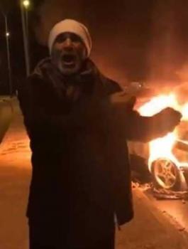 اردني يحرق سيارته في مأدبا 