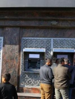 البنوك الفلسطينية في غزة تعود للعمل بعد توقف التصعيد