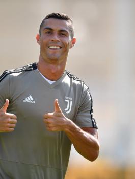 نابولي الايطالي ورونالدو 