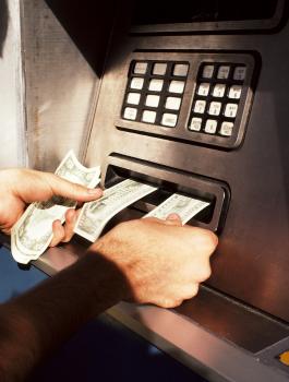 التحذير من جهاز يمكنه سحب أوراق نقدية من الصراف الآلي