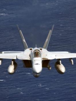 F-18F headon