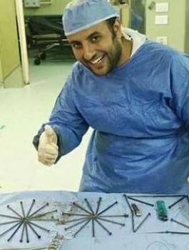 استخراج مسامير وولاعة من داهل بطن مصري 