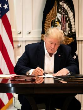 مسلمون يدعون لترامب 