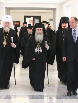 الاحتلال توعد باجتياح بيت لحم إذا لم يسمح للبطريرك ثيوفيلوس من الوصول لكنيسة المهد