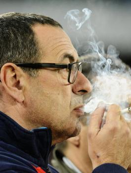 تشيلسي يريد بناء غرفة للتدخين لمدربه ساري