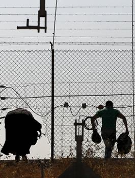 سجن ضابط اسرائيلي تلقى رشاوي من فلسطينين 