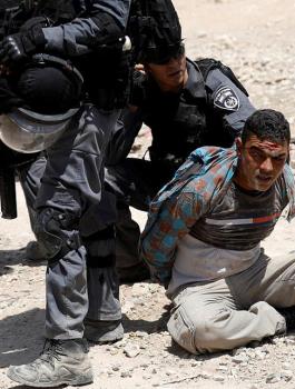 الخان الاحمر 