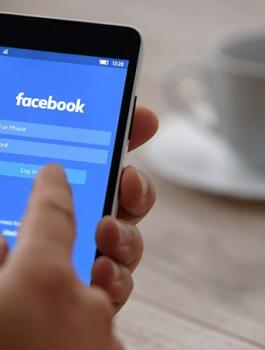 بيع بيانات فيسبوك في مزاد علني 