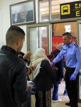 السفر عبر معبر الكرامة 