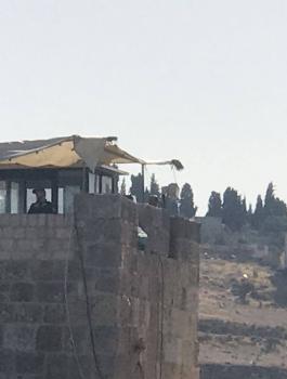 نقطة مراقبة فوق سطح قاعة باب الرحمة داخل الأقصى