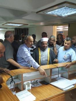 وزير الاوقاف يزور مستشفى 