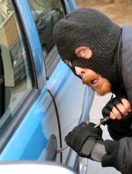 سرقة سيارات في رام الله 