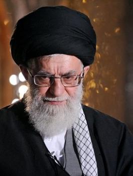 خامنئي يكشف سبب تدهور اقتصاد بلاده 