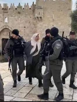 اعتقال سيدة فلسطينية في القدس 