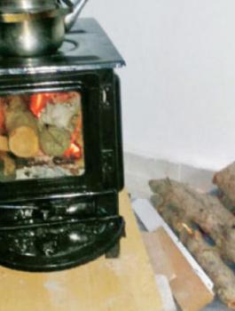 طلق زوجته بسبب مدفأة حطب 