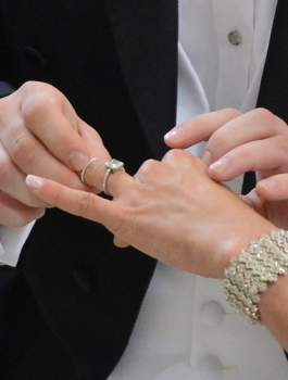 الرجل والزواج من سيدتين 