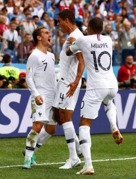 فوز فرنسا على الاوروغواي