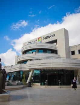 بلدية رام الله تصرف 60 % من الراتب 