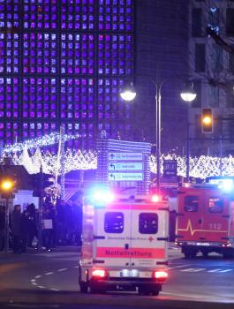 الماني يلقي برضيعه من الشرفة ويقفز خلفه 