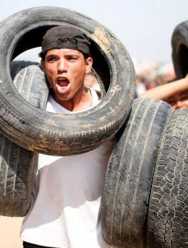 بعد جمعة "الكاشوك" ..إسرائيل تقرر حظر إدخال الإطارات إلى غزة