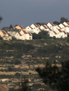 بناء مستوطنات على اراضي المواطنين في رام الله 