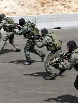 قوات خاصة اسرائيلية تقتل شاباً فلسطينياً بالخليل 