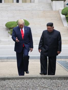 ترامب في الاراضي الكورية الشمالية 