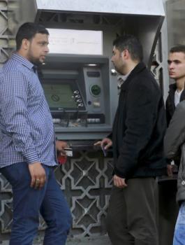 رواتب الموظفيين العموميين 