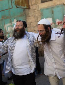 الحكومة الفلسطينية والمستوطنين في الخليل 