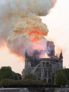 اعادة  بناء برج نوتردام