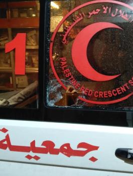 الاعتداء على سيارة اسعاف في الخليل 