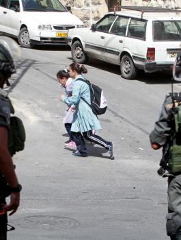 محاصرة طلبة في ابو ديس 