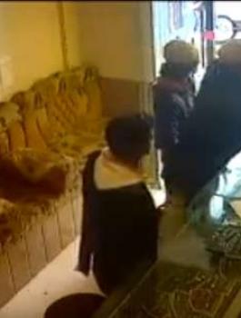 شاهد.. مقطع فيديو للحظة قيام عصابة متمرسة بقتل وسرقة صاحب محل ذهب في مصر