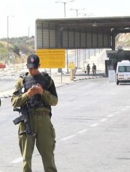 الاحتلال يجري عمليات تجريف بحاجز جبارة 