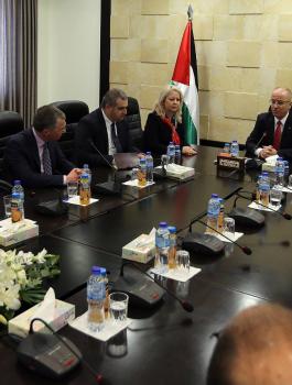 الحمد الله يطلع وفدا كنديا على انتهاكات الاحتلال