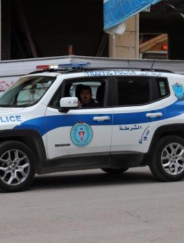 الشرطة الفلسطينية تنقذ طفلا من الموت اختناقا 