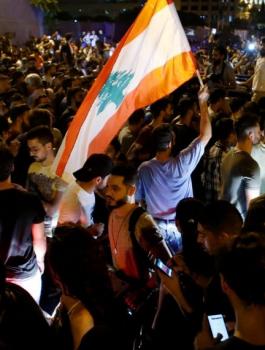 2019-10-17T202701Z_720797263_RC181A50C380_RTRMADP_3_LEBANON-ECONOMY-CALLS-1140x570