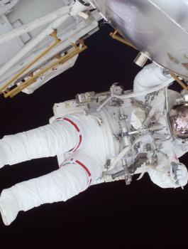 رائدي فضاء اماراتيين 