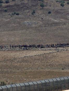 النازحيين السورييين على الحدود مع اسرائيل 