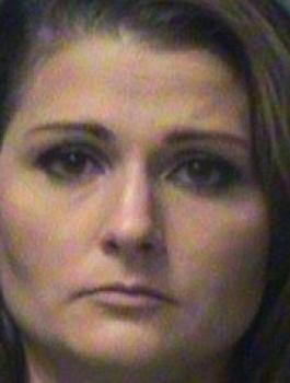 السجن لسيدة تركت أطفالها الأربعة بمفردهم من أجل السياحة