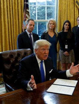 2017-01-24T165321Z_1081936941_RC18CD12CA10_RTRMADP_3_USA-TRUMP