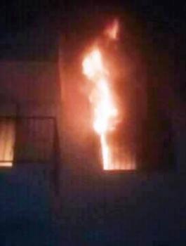 طواقم الدفاع المدني تتمكن من إنقاذ 9 مواطنين حاصرتهم النيران بمخيم الدهيشة