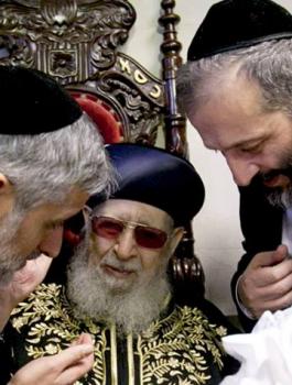 بيع كرسي الحاخام الاسرائيلي عوفاديا يوسف والذي دعا إلى إبادة الفلسطينيين بـ750 ألف دولار