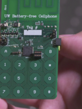 هاتف بدون شاحن وبدون بطارية 