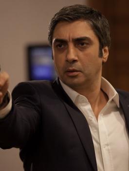 مراد علمدار يكشف عن تفاصيل الجزء الجديد من مسلسل "وادي الذئاب"