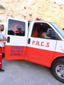 اصابة طفلتين بحادث دهس في بيت امر بالخليل 