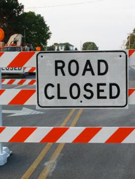 وزارة العمل  تغلق ثلاث منشآت في الخليل 