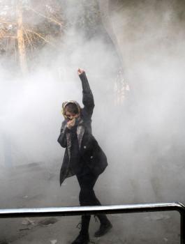 امريكا ايران تمويل الارهاب من نهب شعبها