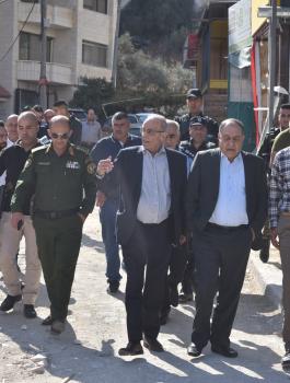 بلدية نابلس وازالة لتعديات في شوارع المدينة 